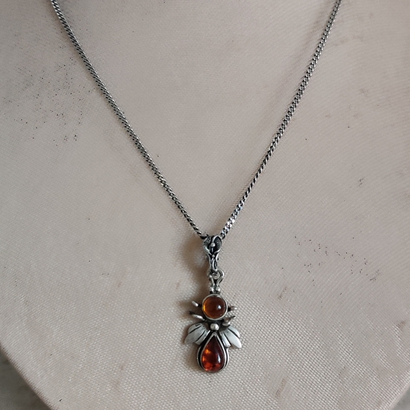 Vintage Baltic Amber Insect / Fly Pendant - Picture 2 of 16